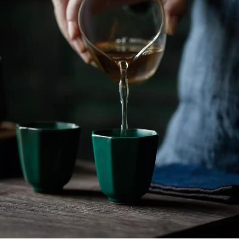 Keramik-Teeset, kleine Teetasse Meistertasse, einzelne Tasse Teeverkostungstasse, grobe Keramiktasse, einzelne Retro-Dufttasse.