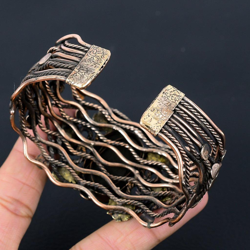 Wunderschöner schwarzer Turmalin, roher Edelstein, reiner Kupferdraht, umwickelt, handgefertigter Manschetten-/Armreifschmuck