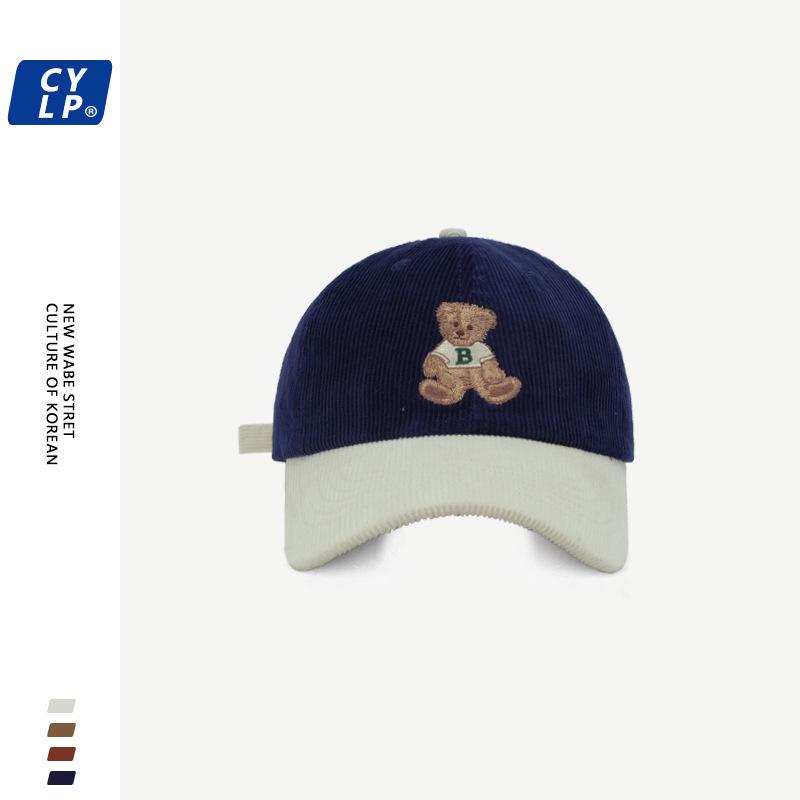 Koreanische Niedliche Cartoon Bär Bestickte Baseballkappe für Damen im Winter Kord Studentenmode Spleißen Kontrastfarbe Baseballkappe