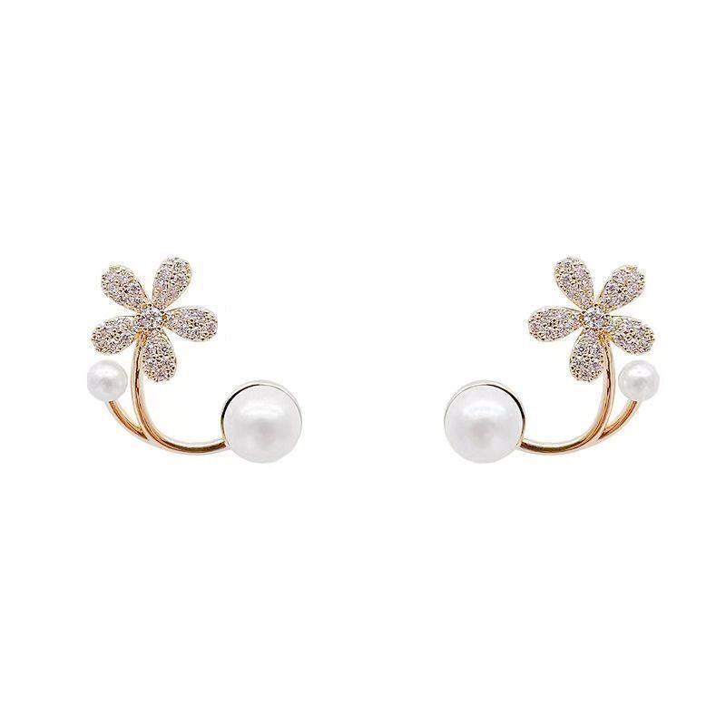 Zhao Lusi Same Pearl Earrings Female Niche Design Flower Earrings Female Fall and Winter 2025 New Arrival Tide Earrings Female