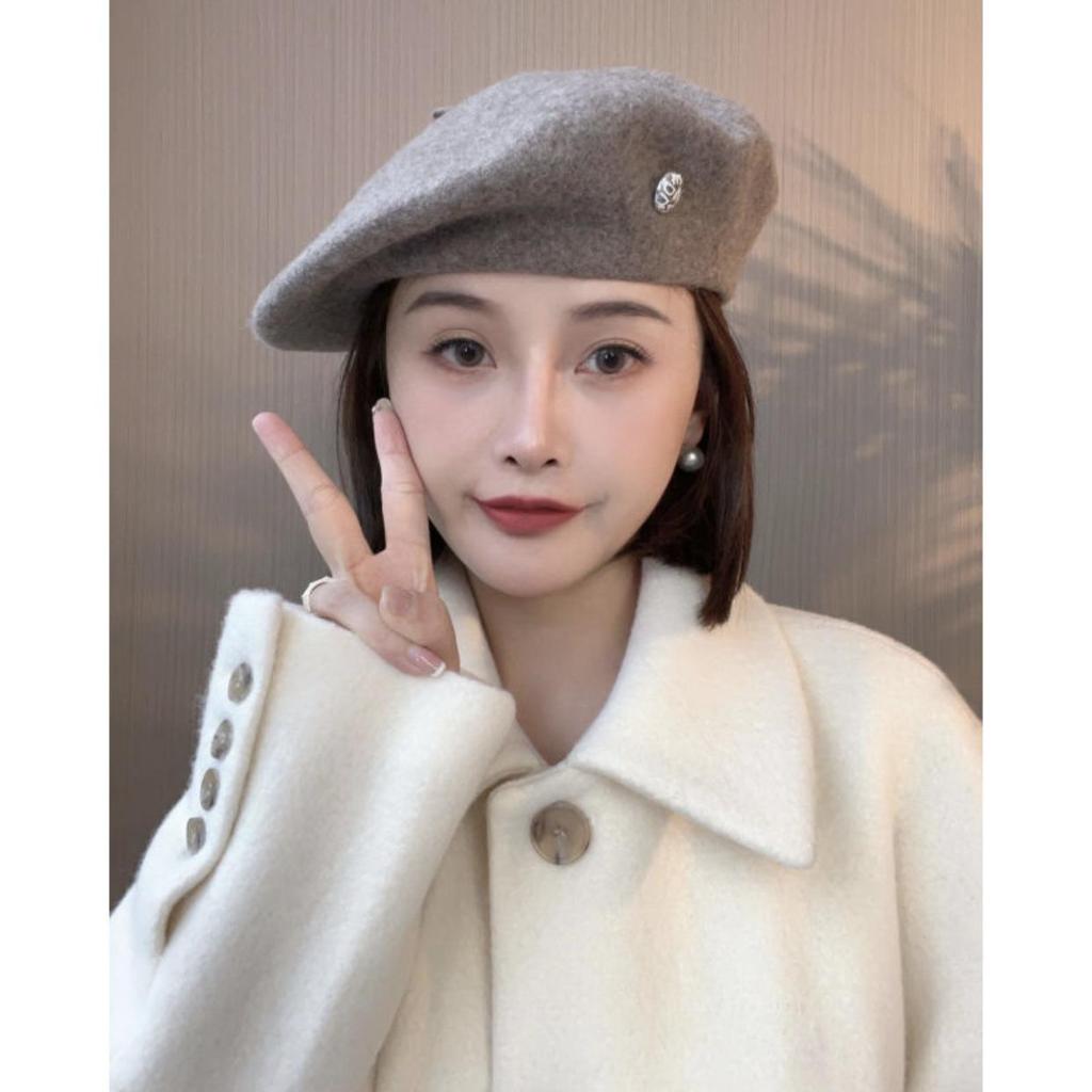 Women's High-Quality Wool Beret: Buttoned, Retro Style, Solid Color, Versatile Hat for Autumn and Winter