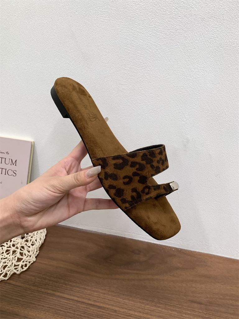 French beautiful set of toe small cool slippers women's summer wear fashion flat bottom 2025 season with skirt fairy half a word drag