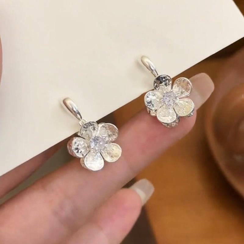 

Silver needle zircon flower pendant earrings personalized light luxury simple fashion versatile earrings niche high-end earrings women