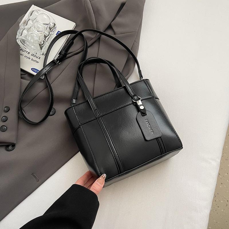 Trendy New Korean Niche Retro Style Portable Bucket Bag Autumn and Winter Fashionable Women's Commuting Simple Messenger Bag