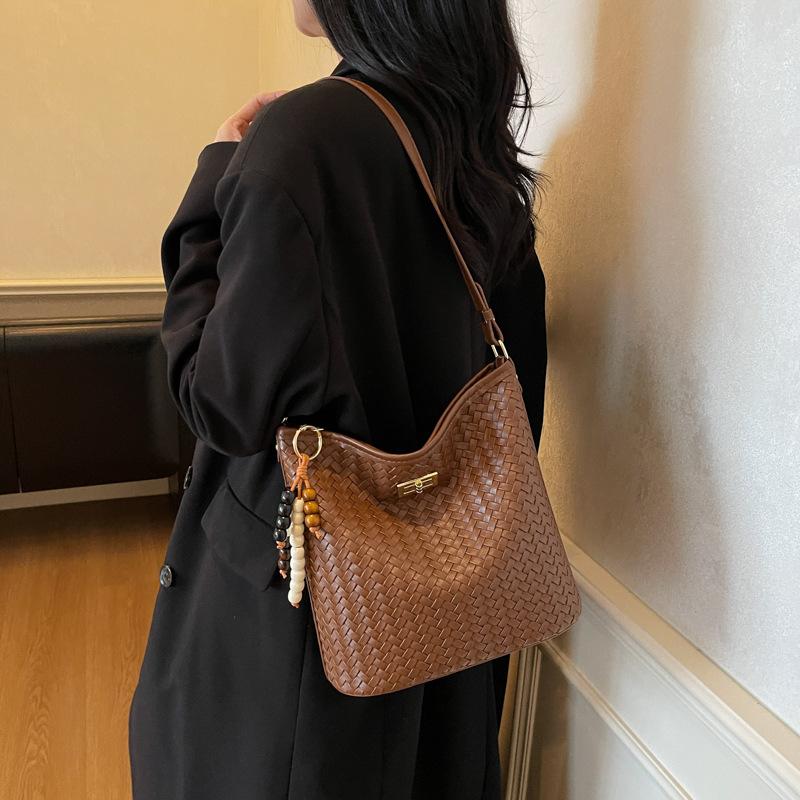 Woven Bucket Bag Bag Women's Fashion Simple Shoulder Messenger Bag Casual Commuter Bag