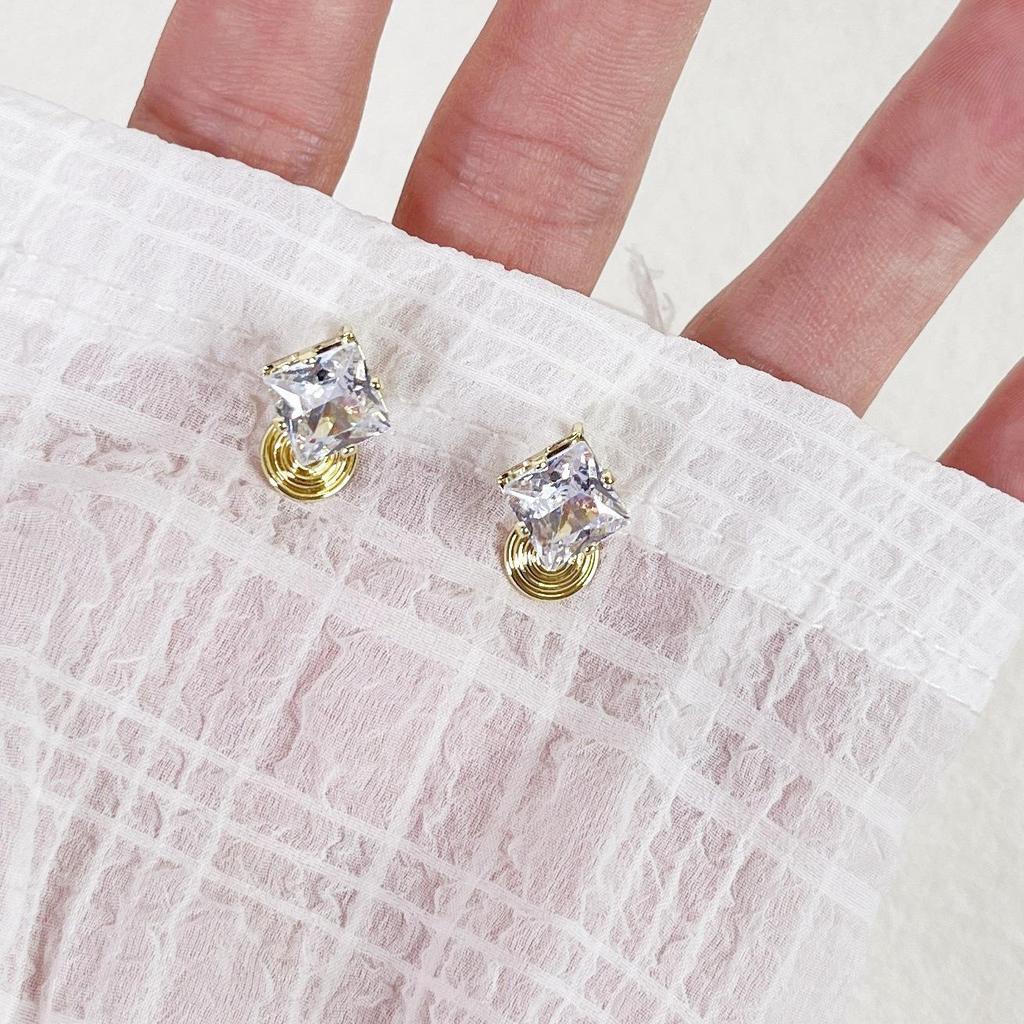 Vintage French Pearl No-Pierce Earrings: Elegant Luxury Clip-ons for Women