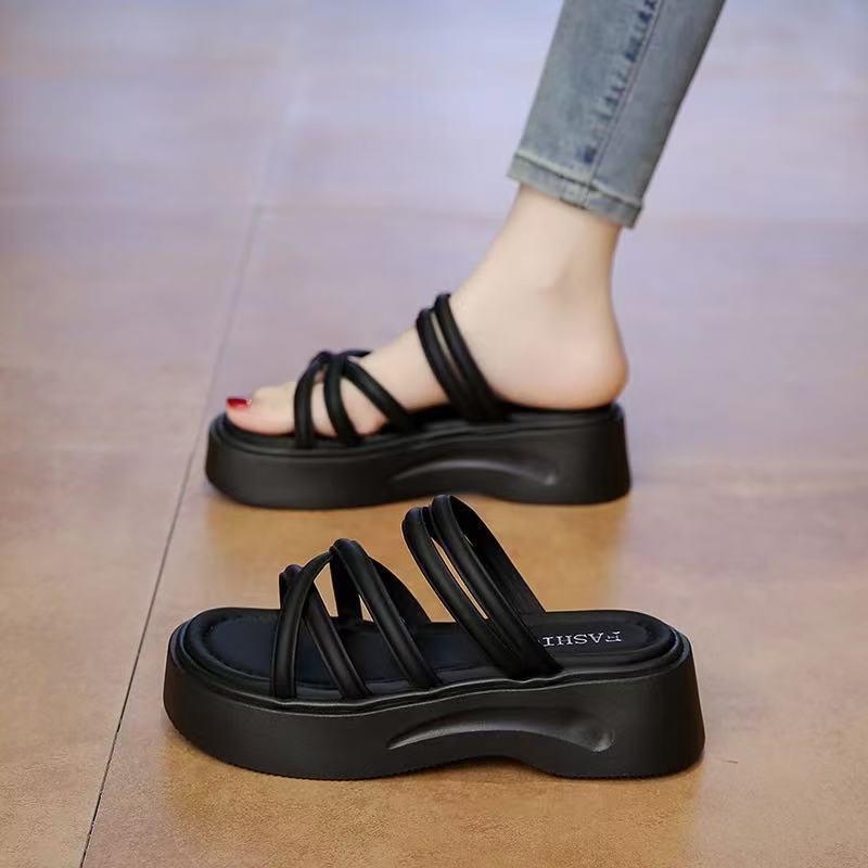 French open-toed slippers with thin straps for women's summer wear 2025 new silver versatile fashion muffin bottom cool slippers