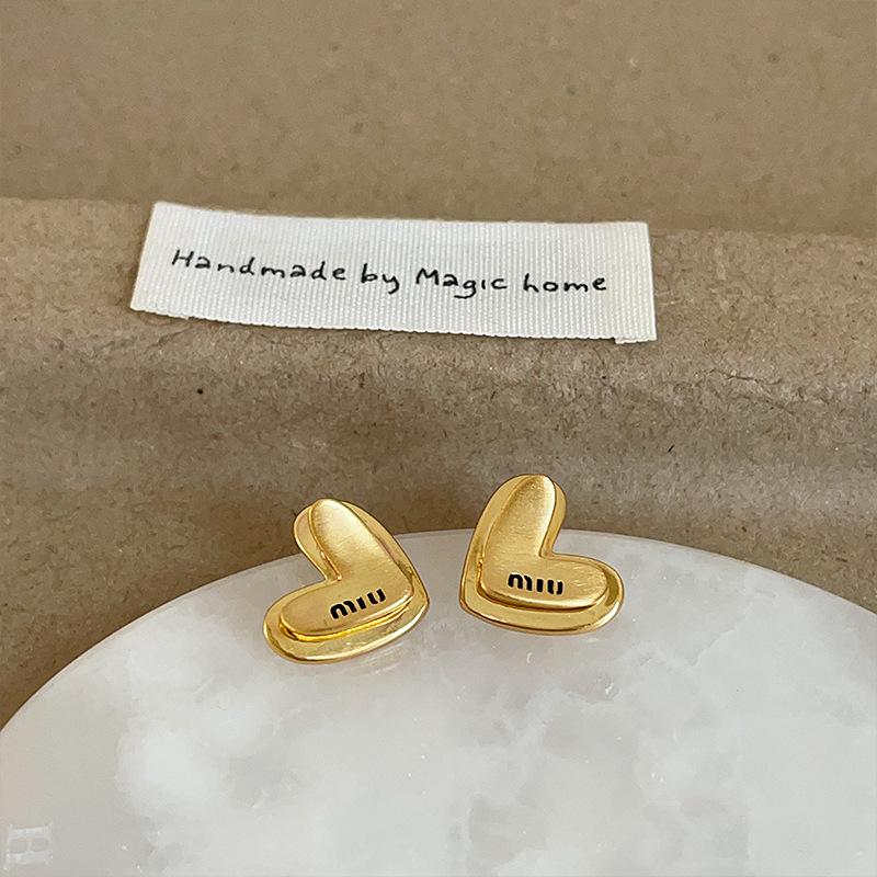 

Элегантные двухслойные серьги-сердечки из металла для женщин — стильные, модные и универсальные