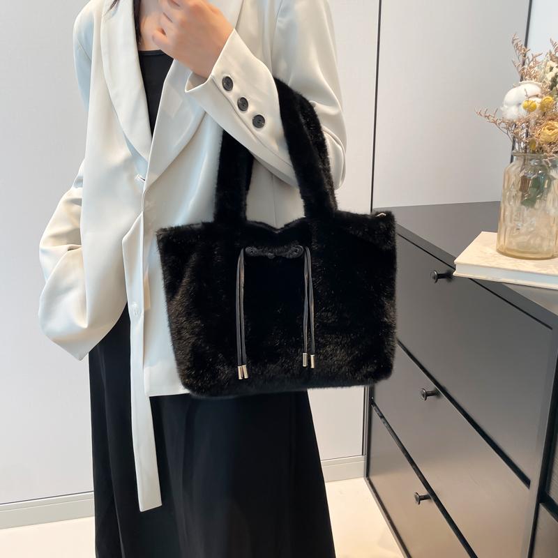 Puffer Handbag Women's Bag Faux Fur Shoulder Bag Autumn Winter Plush Tote Bag Casual Fuzzy Large Capacity Shopping Bag 2023 New