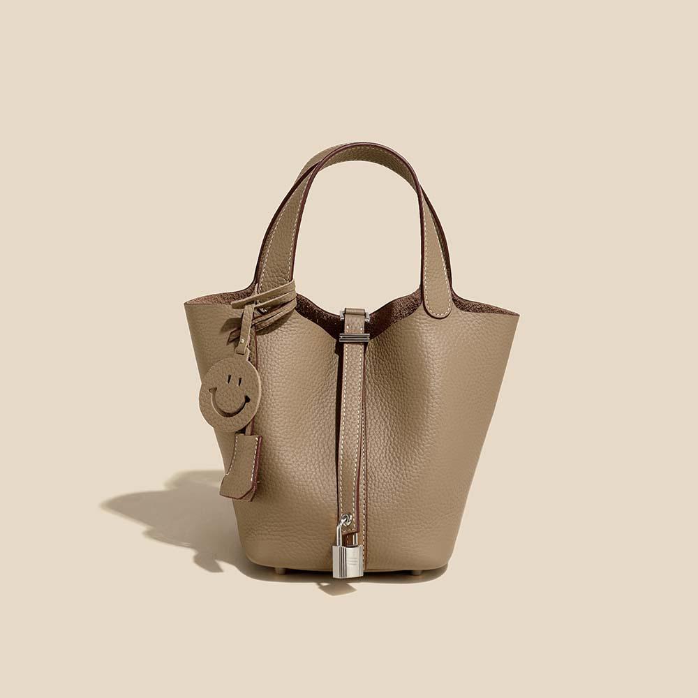 2025 Trending Women's Genuine Leather Cowhide Bucket Bag: Versatile, Top Layer Vegetable Tanned Handbag