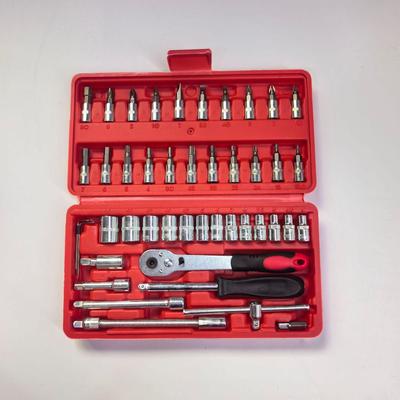 46-teiliger B-Steckschlüsselsatz mit Schnellratschenschlüssel für Reparaturen im Haushalt.