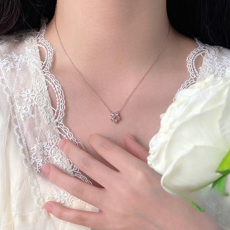 Collier de fleurs fraîches avec tempérament simple et sens de niche de la chaîne de clavicule pour femme