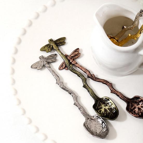 Cuillère à café métallique en forme de feuille avec manche libellule Résistante à l'oxydation Surface lisse Agitateur à café Élégant accessoire à café