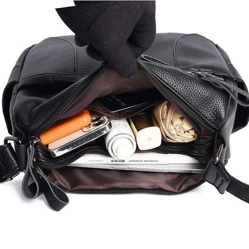 Middle-aged mother flip bag woman 2025 autumn and winter new fashion messenger bag soft leather simple large capacity shoulder bag