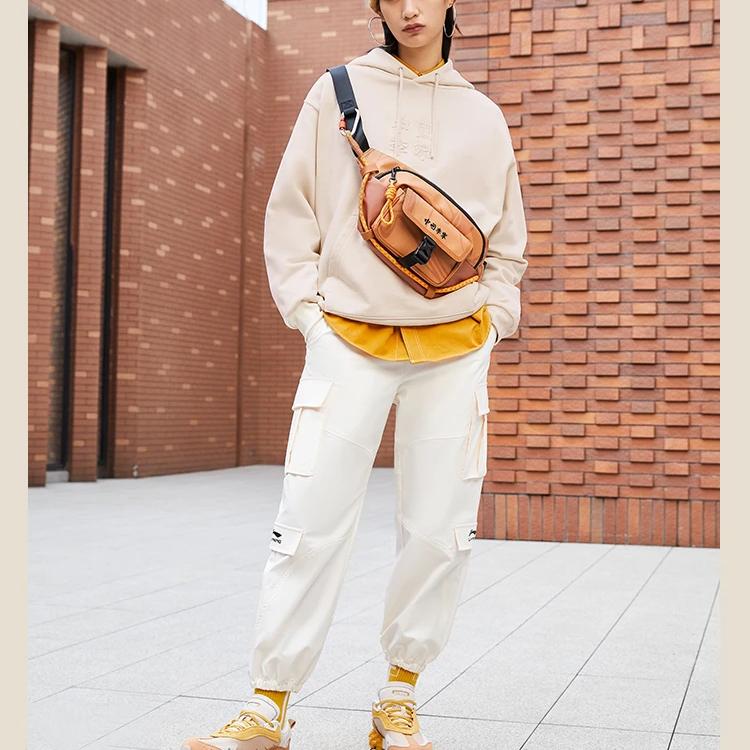 Li Ning SS22 Series Solid Color Logo Print Loose Hoodie Long Sleeve Sweatshirt Unisex Sweatshirt Beige AWDS220-5