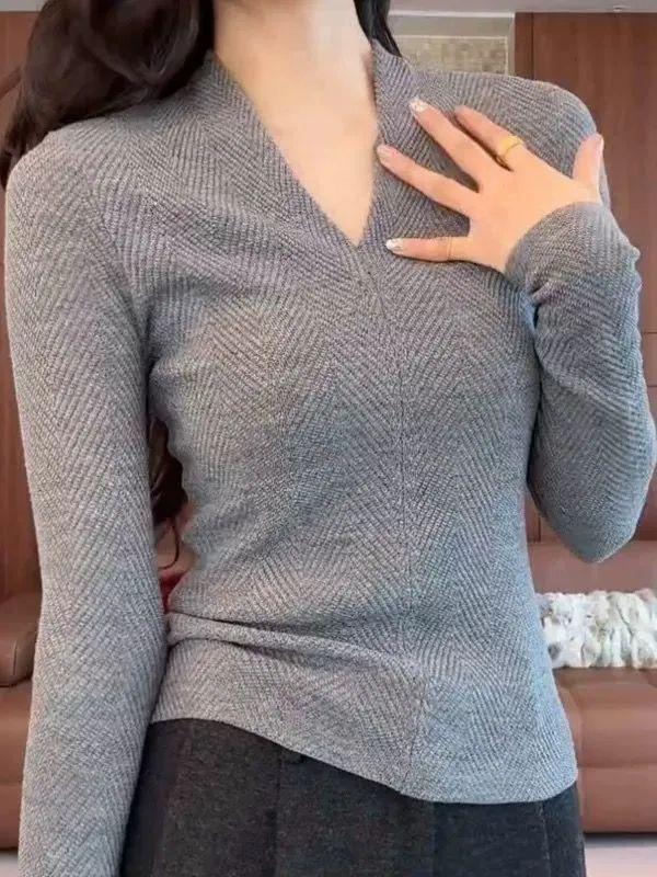 Women's Slim-Fit Fishbone Pattern V-Neck Sweater - Soft & Elegant Knit Base Layer for Spring & Autumn.