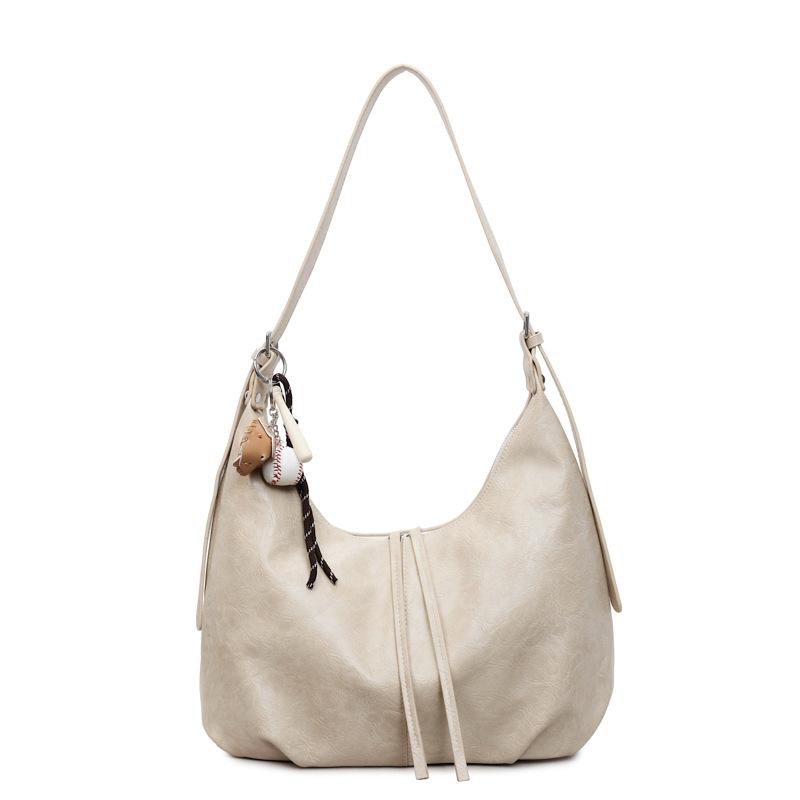 Soft PU Hobo Bag with Slouchy Design and Adjustable Strap Ideal for Everyday Use and Casual Outfits