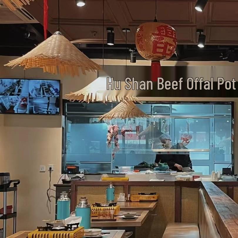 Retro Chinese Bamboo Pendant Light: Nostalgic Straw Hat Design for Hot Pot and Local Cuisine Restaurants