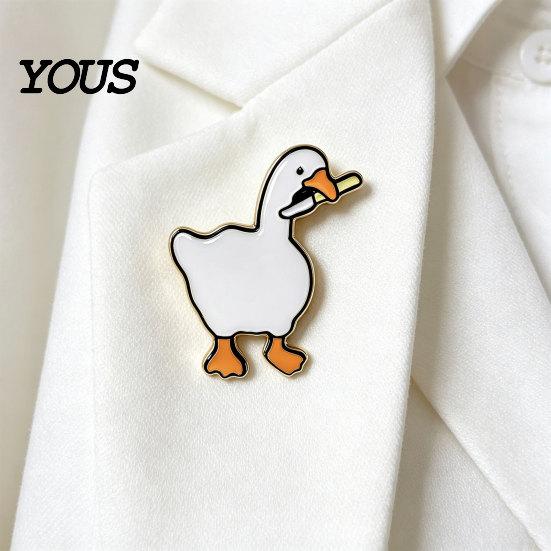 Denim Jacket Pin Novelty White Cat Holding Knife Enamel Brooch Pin, Cute Cartoon Hat Animal Lapel for Shirt, Clothing, Backpacks, Jackets, Accessory