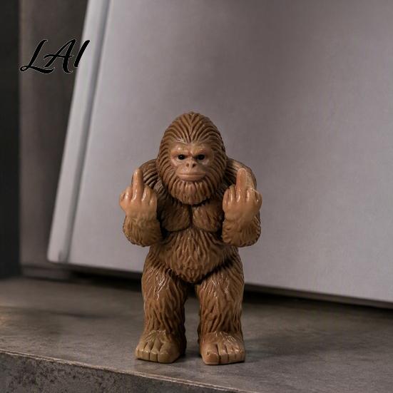 Conversation Starter Desk Decor Mini Monkey Figurine Funny Resin Frog Statue with Middle Finger Gesture Sarcastic Unique Birthday Gift Ideas