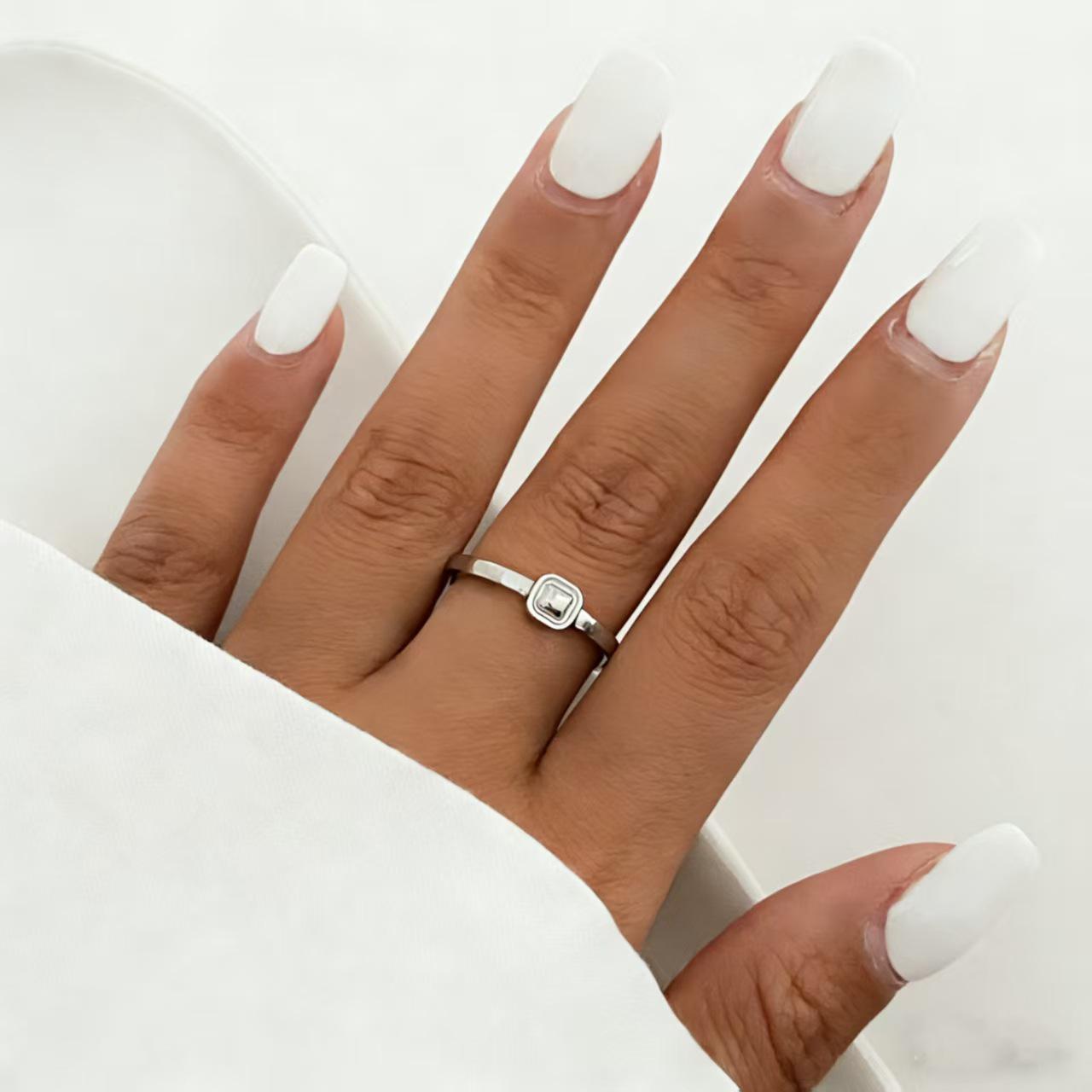 Стильное черное геометрическое открытое кольцо с кристаллами, регулируемое | Минималистичный квадратный дизайн для женщин