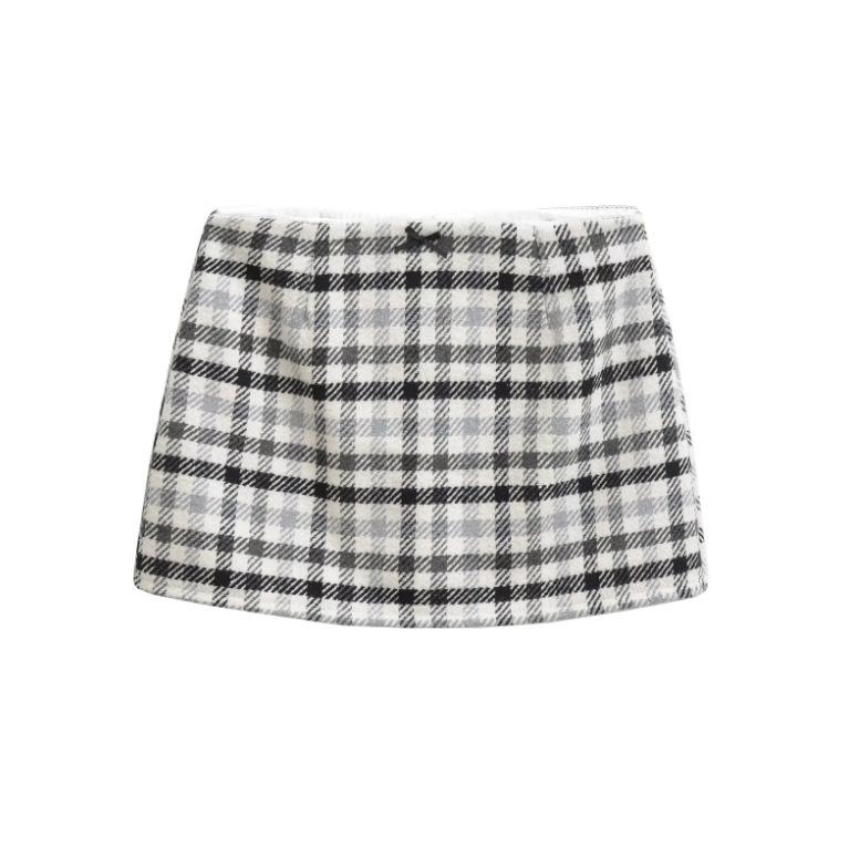 College-Style Low-Waist Plaid A-Line Mini Skirt for Women - Autumn/Winter, High-End, Slimming, Hip-Hugging, with Bow