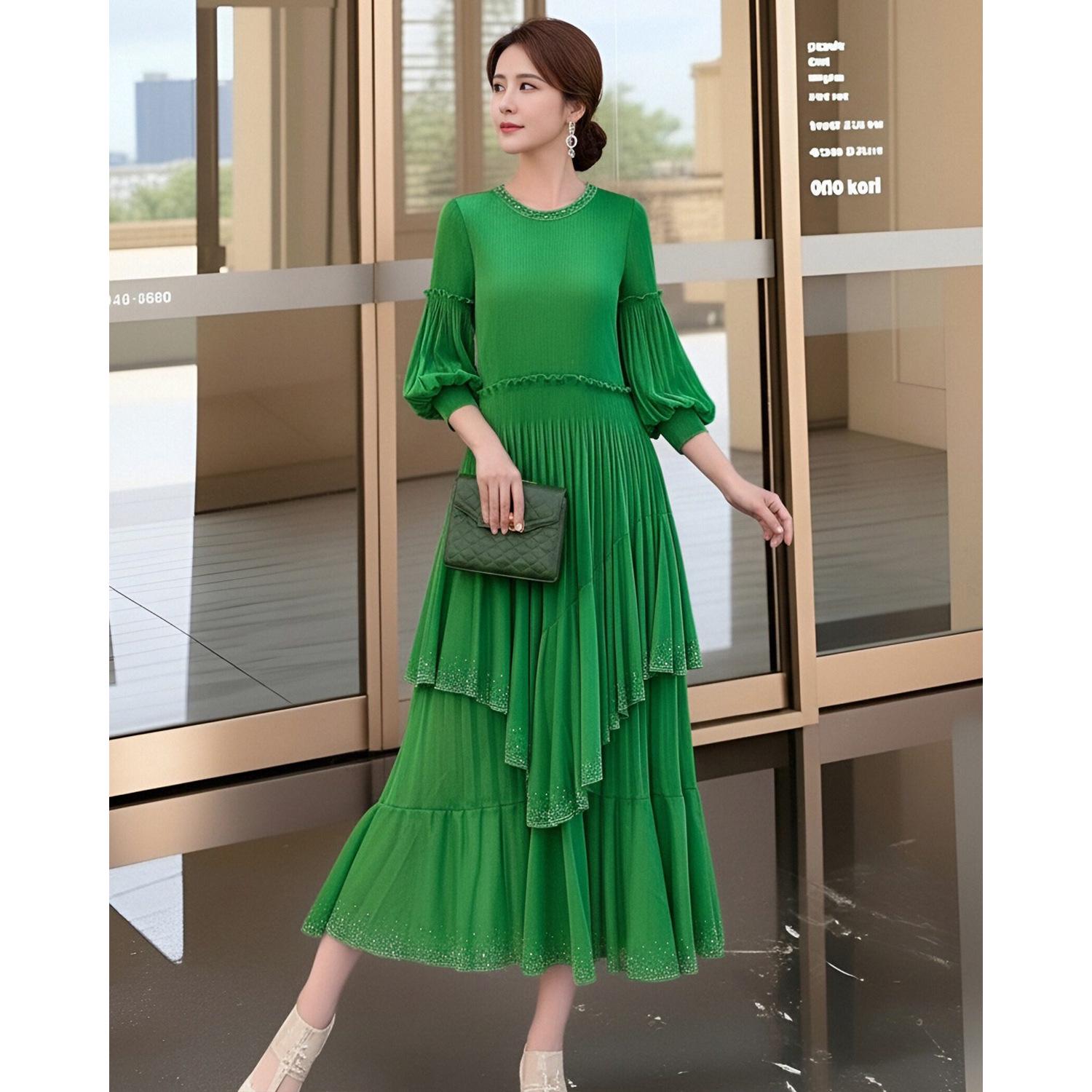 

Elegant Spring Green Pleated Dress for Women - New Style in Formal Wear with Beautiful Design One size (suitable for 90-160 jin) зелений