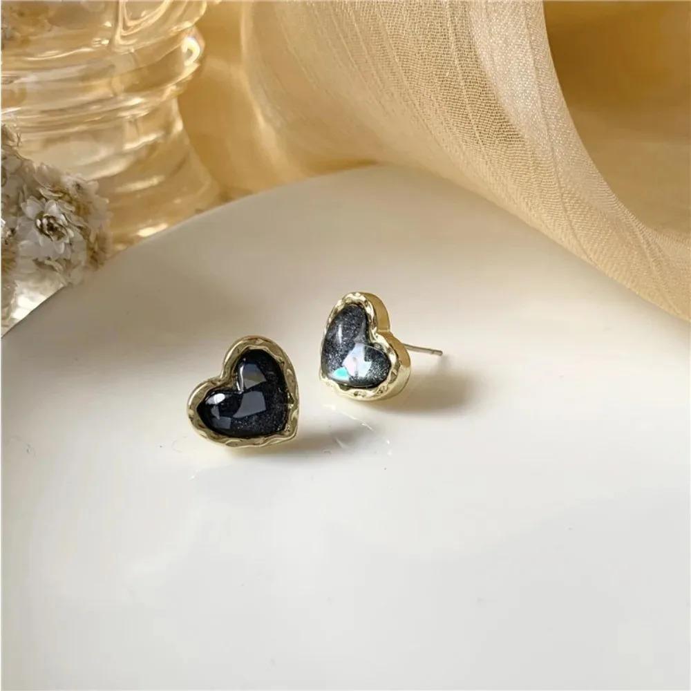 SUMENG New Elegant Featuring Black White Heart Shapes Stud Earrings Romantic Sweet Women Girl Fashion Jewelry Party Gifts