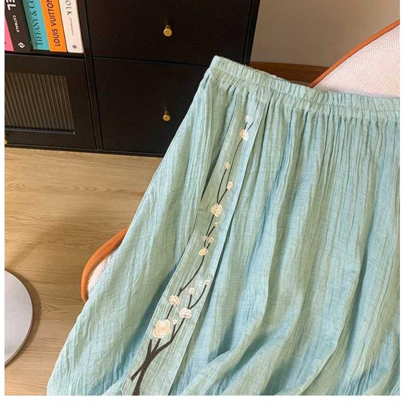 A Stylish and Retro Mid-length Embroidered Skirt with A Flexible Waist and A Double-layered Flowing Skirt