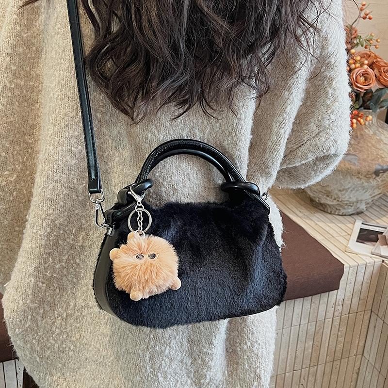 Winter Korean Version Fluffy Handbag Trendy Fashion Foreign Style Messenger Bag Women's New Shoulder Plush Bag Fluffy Bag