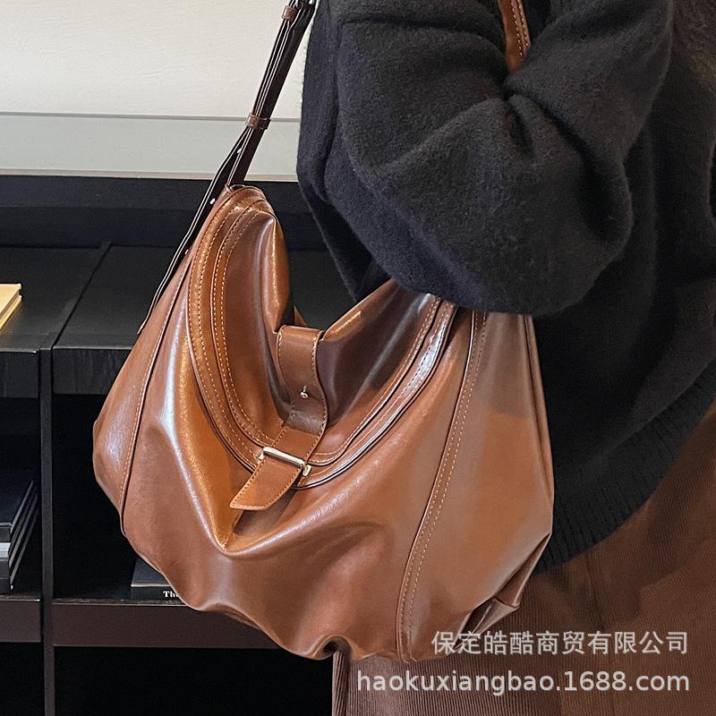 Retro Niche Underarm Bag Women 2025 New Trendy Korean Niche Dumpling Bag Large Capacity Messenger Bag Saddle Bag