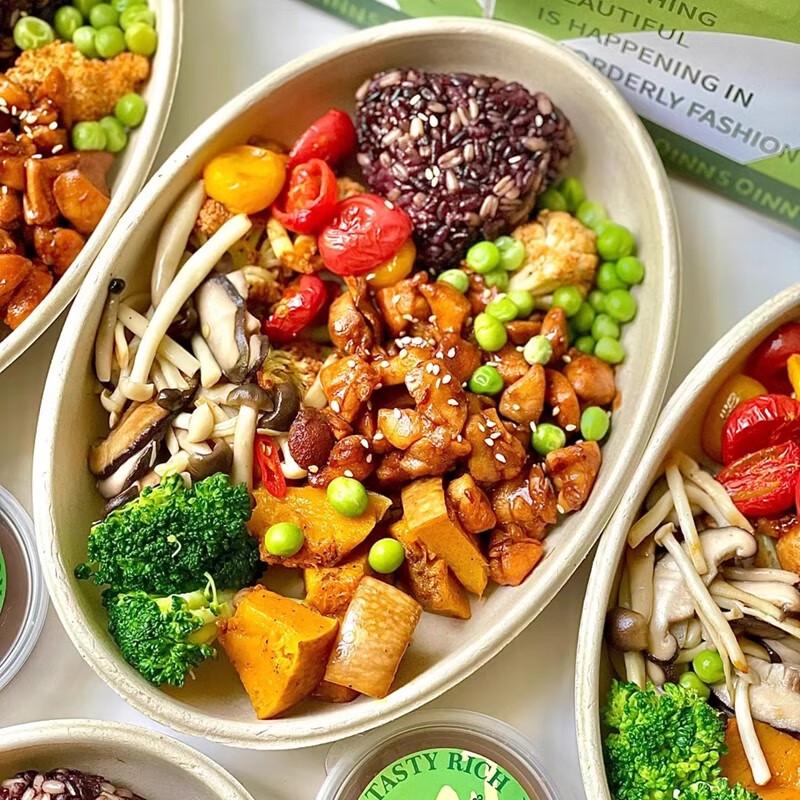 Jednorazowe owalne pojemniki na wynos z pokrywkami