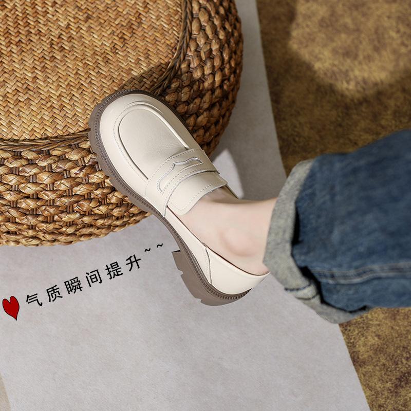 

Small leather shoes, new thick-soled inner height increase of 6CM, black women s single shoes, small size 32334. 39