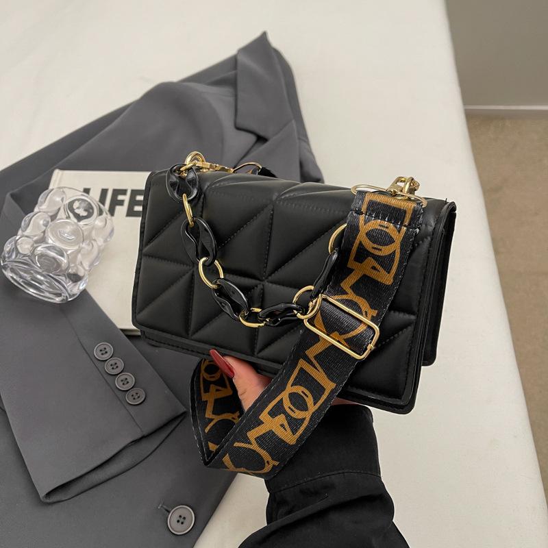 

Сумка Niche Texture женская весна 2024 новая модная интернет-знаменитость маленькая квадратная сумка через плечо простая широкополосная сумка-мессенджер женская чёрный