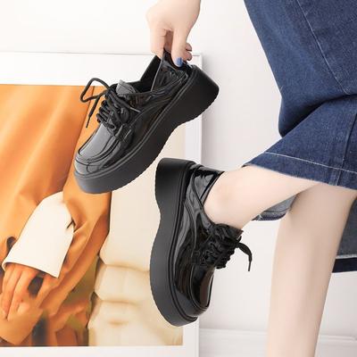 Schwarze vielseitige Schnür-Studenten-Plateau-Loafer 2025 Herbst neu retro schwarze stepbare kleine Lederschuhe für Damen