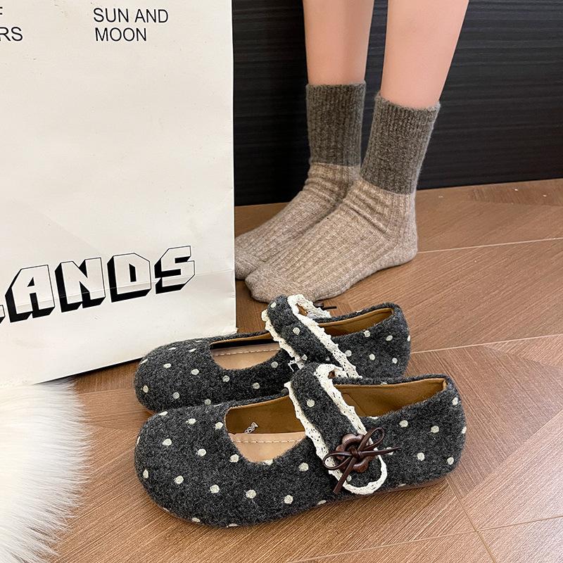 Polka dot Mary Jane women's shoes autumn and winter new one-word strap flat-soled single shoes retro soft-soled shallow-mouth single shoes