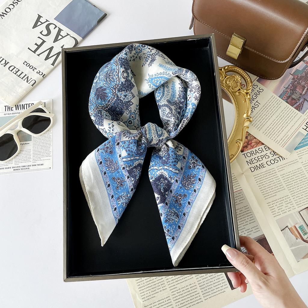 Autumn retro plaid small square scarf silk scarf women's 71 Korean version versatile scarf neck shirt decorative scarf women