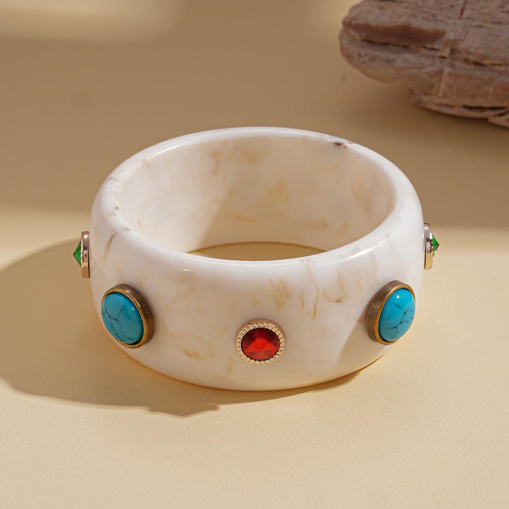 European and American Beige Irregular Geometric Resin Bracelet Light Luxury Temperament Bracelet Retro Exaggerated Jewelry Women