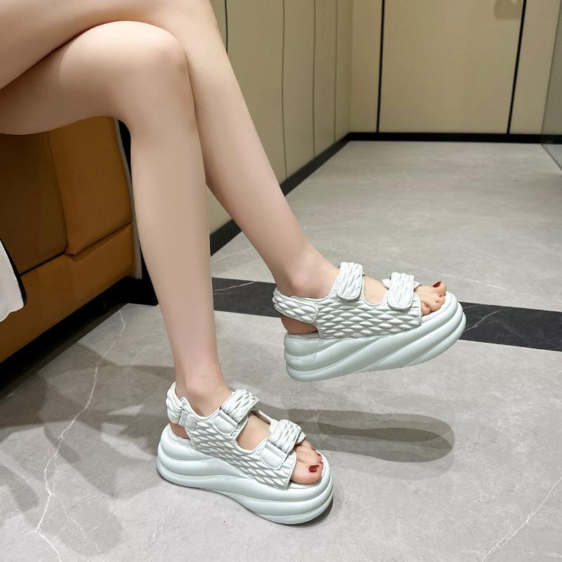 2025 summer new Xiaoxiangfeng Velcro platform sandals women's solid color sports wind flat bottom beach cool slippers women