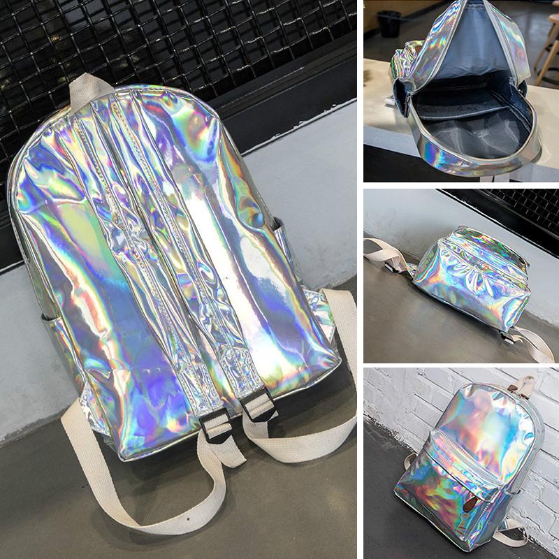 

Женский кожаный рюкзак серебристого цвета с галографическим принтом