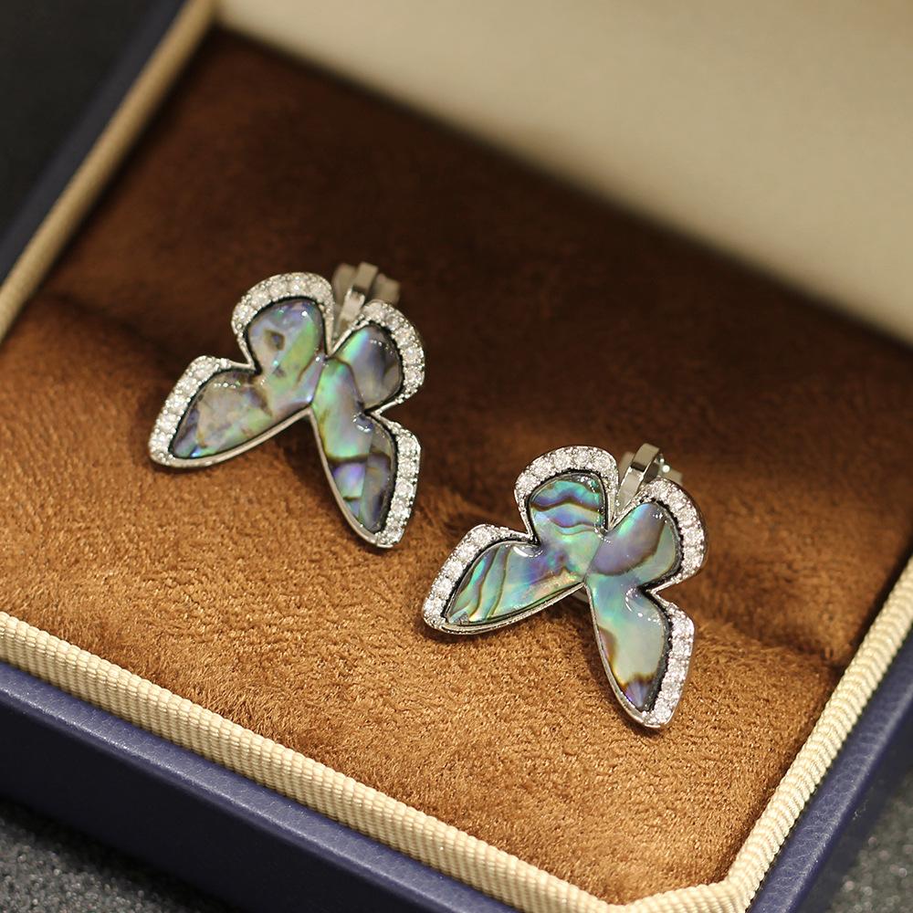 Elegant Retro Niche Natural Abalone Shell Butterfly Earrings Gold-plated Stone-studded Earclips Women's Earrings Versatile