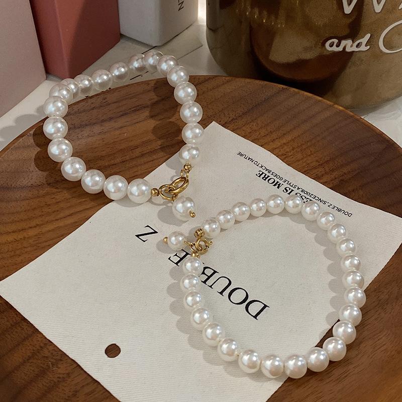 Künstliche Perle, rund, starkes Licht, Armband für Damen, französischer kleiner Duft, Hepburn-Stil, Schmuck, barock, Retro, elastische Seilperlen