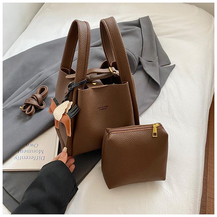 Retro portable bucket bag women's new large-capacity women's messenger bag fashionable versatile high-end shoulder bag trendy