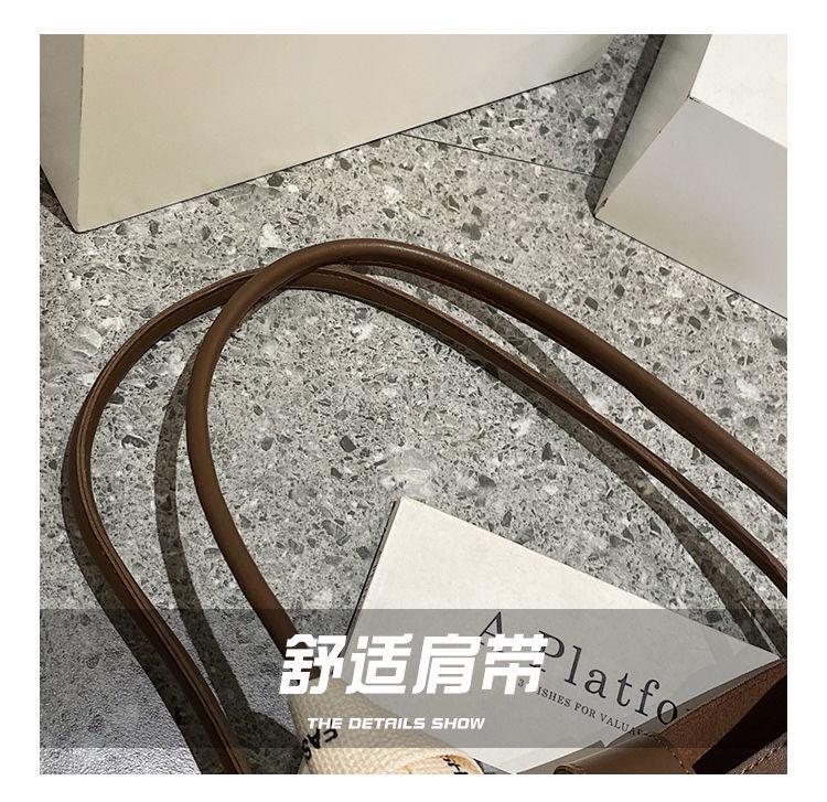 2024 Retro Tragetasche mit großer Kapazität: Damen Herbst/Winter Schultertasche für Arbeit & Pendeln