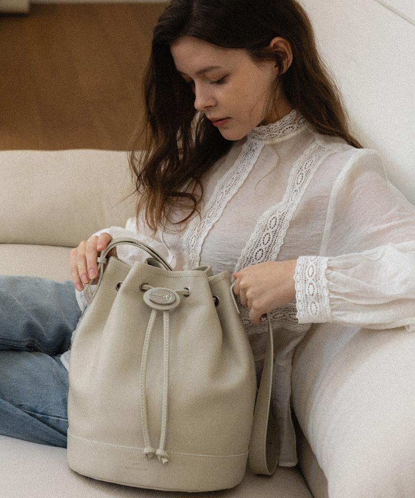 Omnipotent Cle De Bucket Bag _Off White