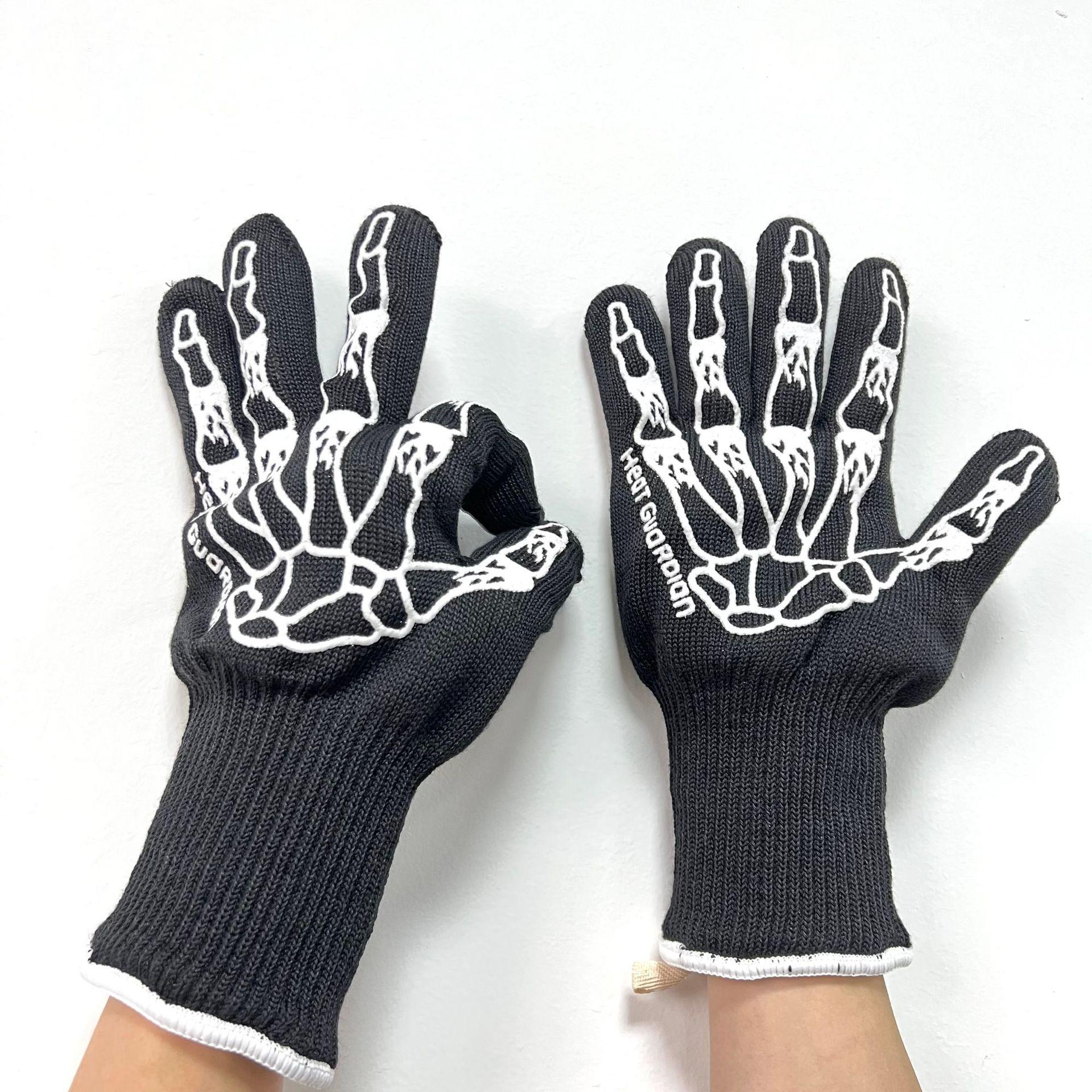 

High-Temp Resistant Non-Slip BBQ Gloves: Flame Retardant, Fireproof, Heat Insulation, Anti-Scald Silicone for Microwave & Oven Use