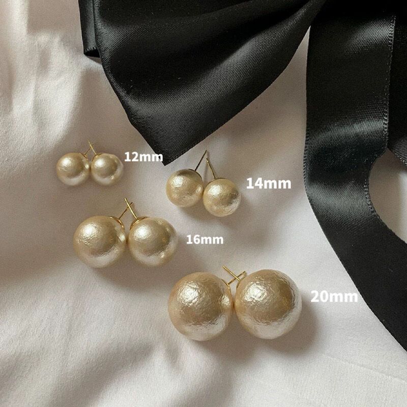 

Hepburn style cotton pearl stud earrings women s autumn and winter French retro earrings light luxury high-end temperament earrings