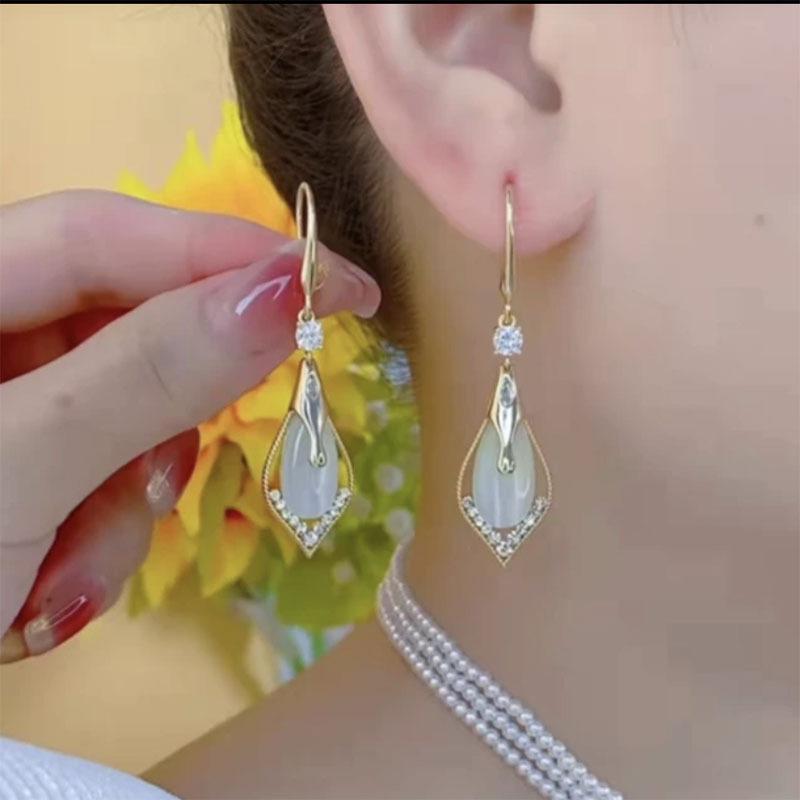 Elegante lange Ohrringe mit geometrischen Diamanten im Katzenaugen-Stil für einen schlankmachenden, vielseitigen Look