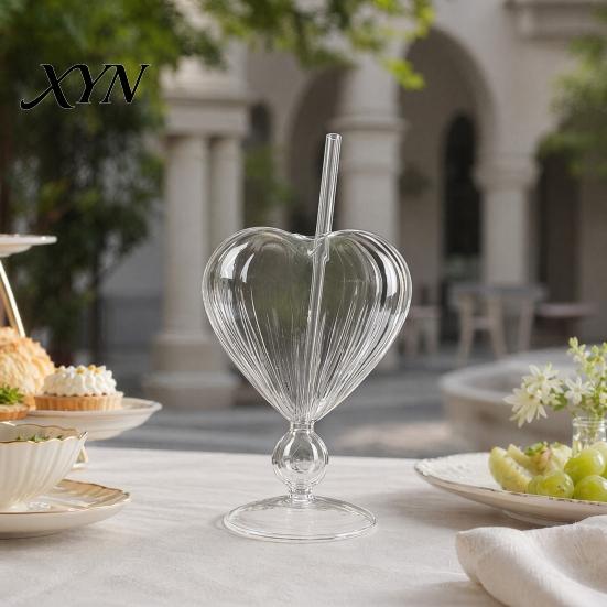 Hitzebeständiges Weinglas Kreativer Herzförmiger Kelch mit Strohhalm, Personalisierter Saft Verdickter Becher für Cocktails Becher, Liebe Herz Stielglas Champagner