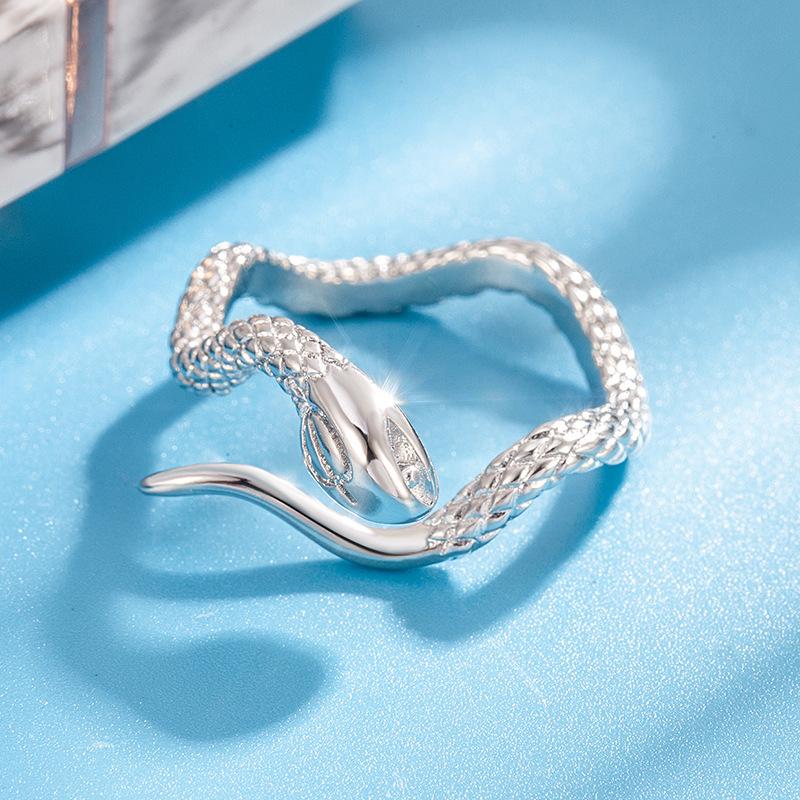 Elegant Snake-Shaped Open Adjustable Ring for Women - Stylish Design